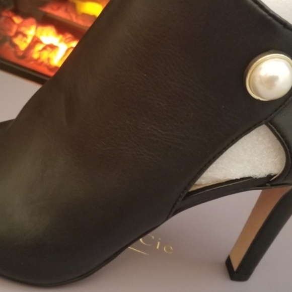 NWT Louis et Cie ILLISA LO-ILLISA Black Aspen Calf 9M Peep-Toe Heels with Pearl - Picture 7 of 12